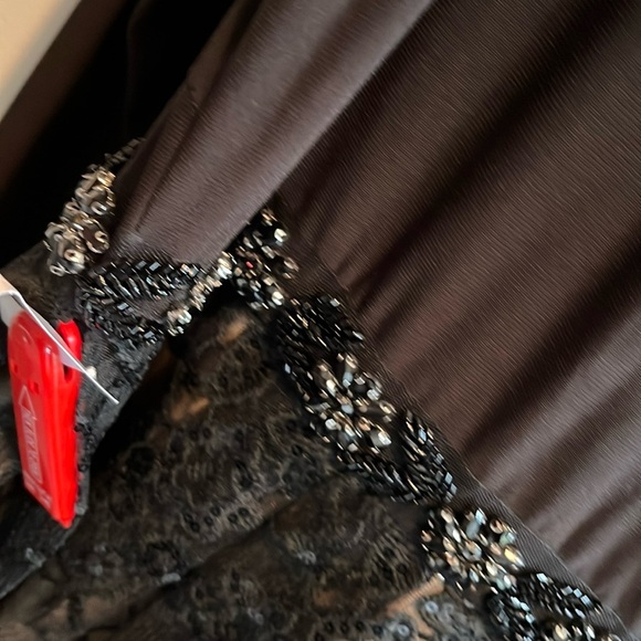 Mac Duggal Long Sleeve Mixed Media Embellished Dress Size 20W NWT - Picture 15 of 17